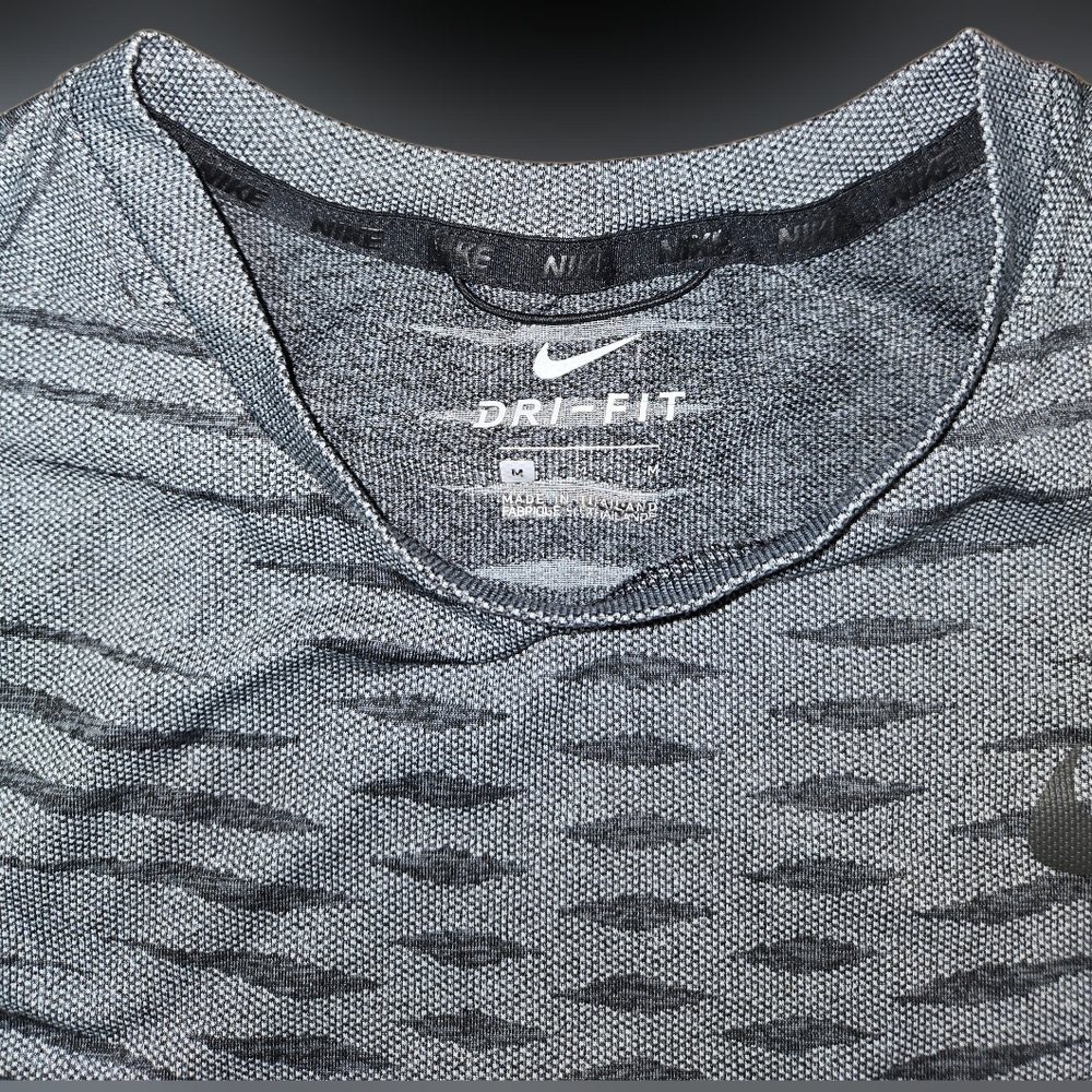 Nike Dri Fit Tech Running T Shirt - Picture 3 of 4